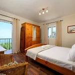 بيت للعطل Traditional Seaview Candili