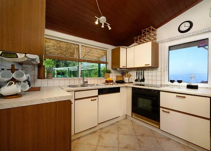 Traditional Seaview Candili